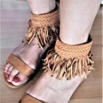 Suède-Fringe-Dames-sandalen-met-enkelbanden